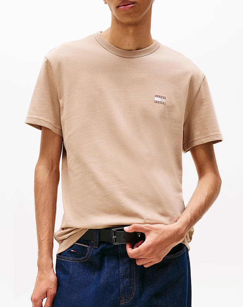 Tommy Jeans Tjm Reg Badge Tee Ext Men Clothes T Shirts & Sweatshirts T Shirts Sandybrown Cotton Dm0Dm20322 0Hd Male T-Shirts Brown